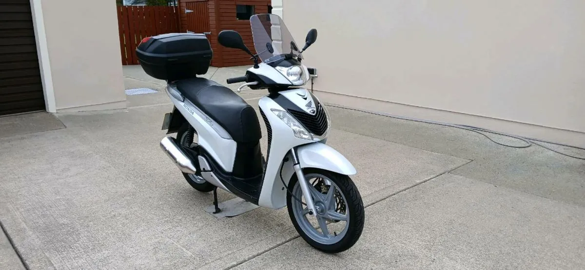 2011 Honda SH125i (£1300stg) - Image 3