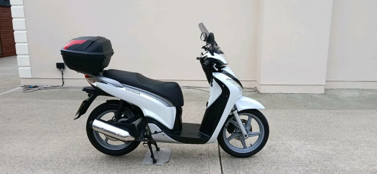 2011 Honda SH125i (£1300stg) - Image 4