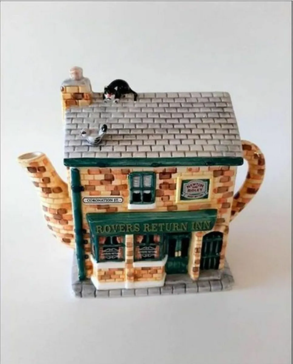 Coronation Street - Rovers Return - Teapot, - Image 4