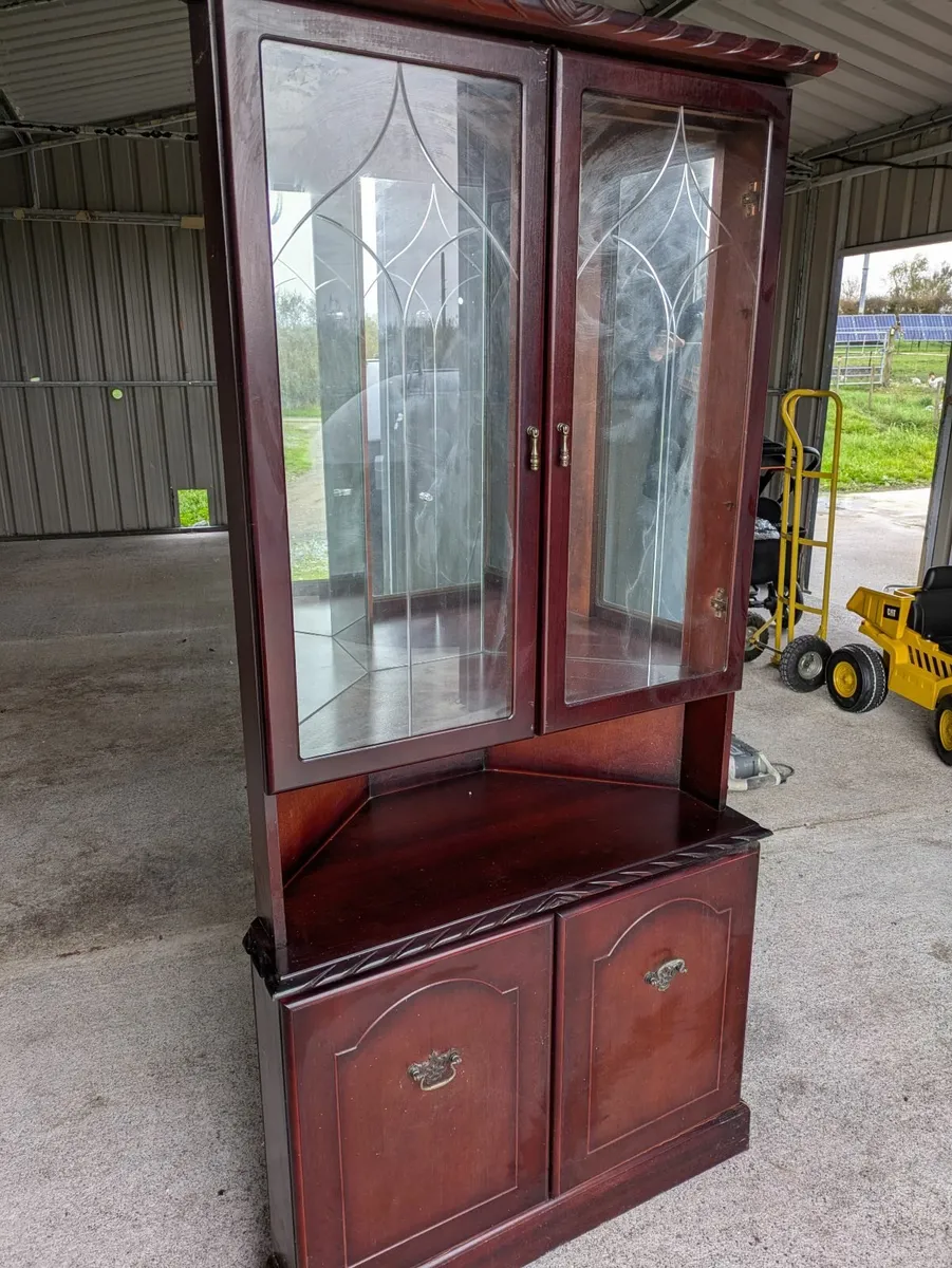 Rossmore display corner cabinet - Image 3
