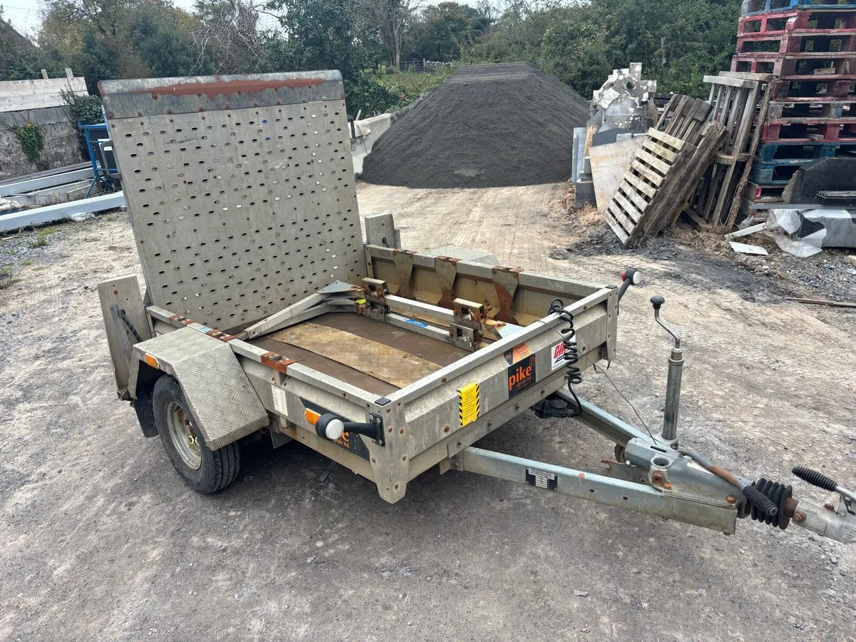 Trailer - Image 1