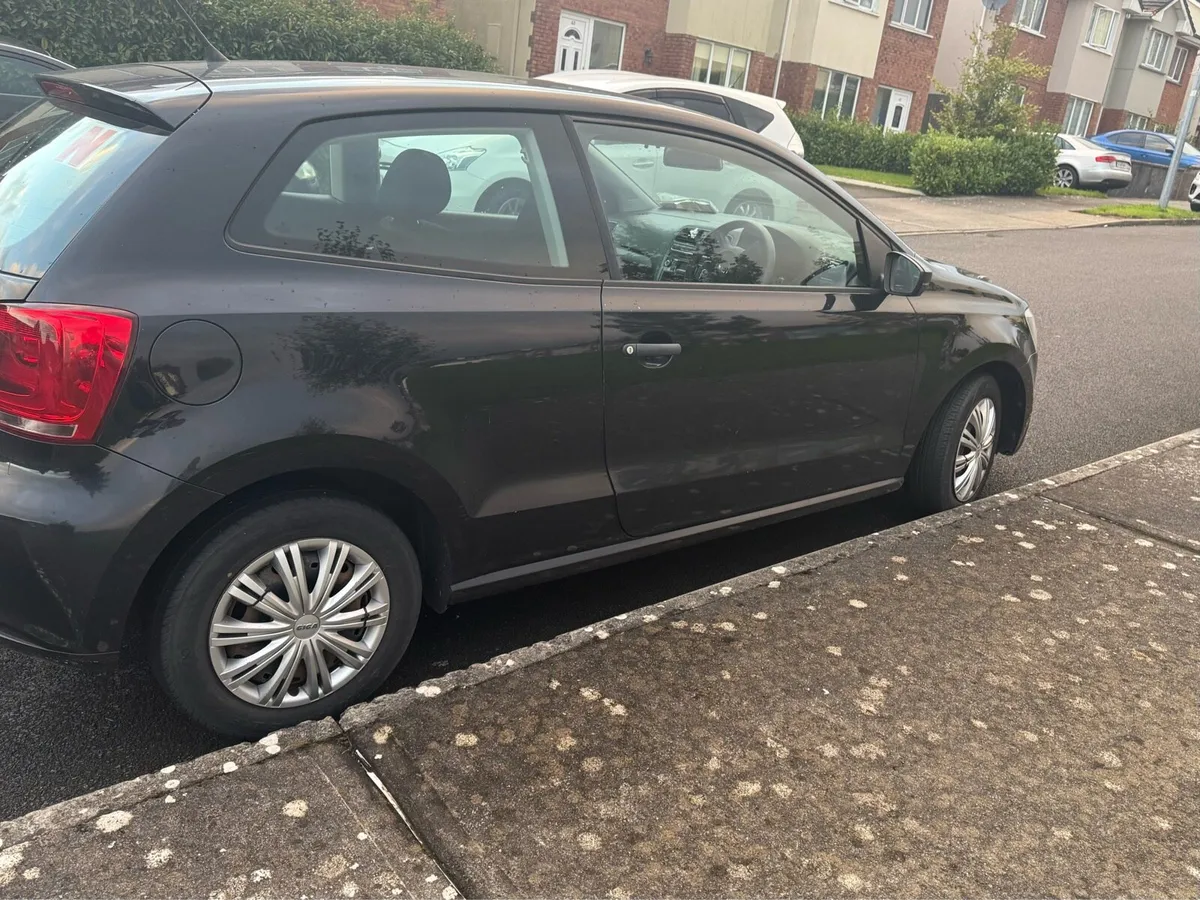 Volkswagen Polo 1.2L 2010 coupe - Image 2