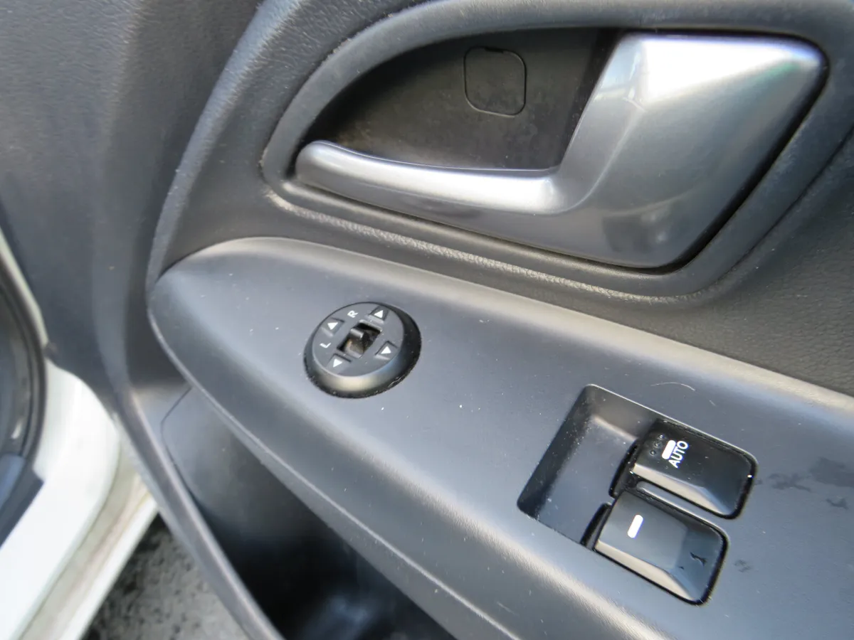 Kia Rio 2012 5DR PETROL NCTD 04/26 - Image 2