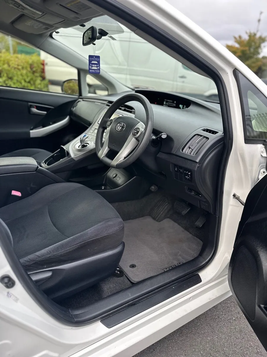 Toyota Prius - Image 4