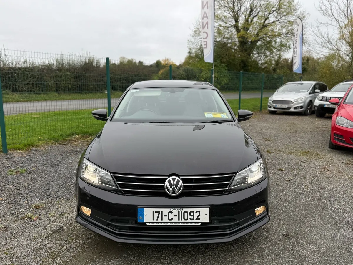 17 VW Jetta DSG/Auto - Image 2