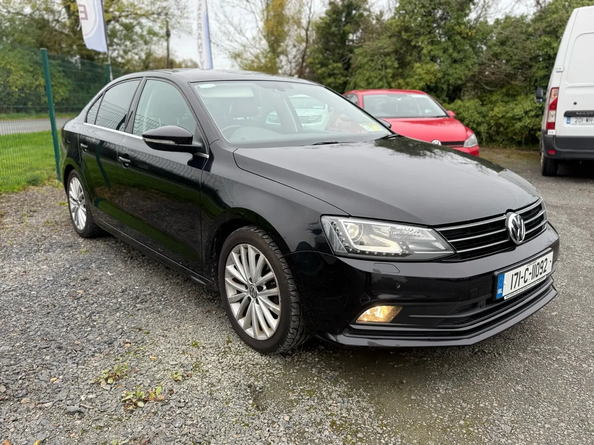 17 VW Jetta DSG/Auto - Image 3