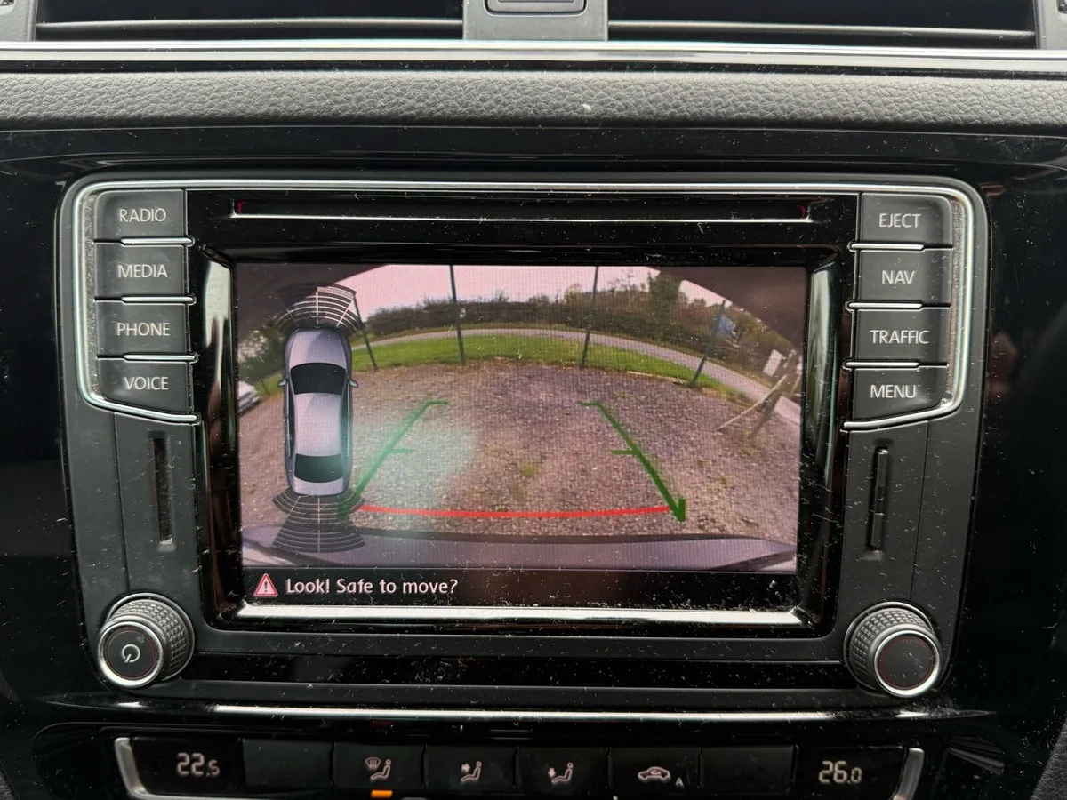 17 VW Jetta DSG/Auto - Image 4