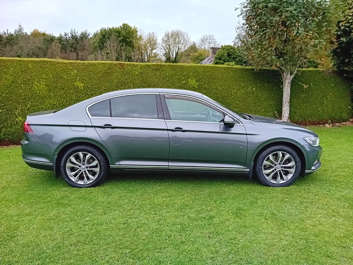 Volkswagen Passat 2016 - Image 2