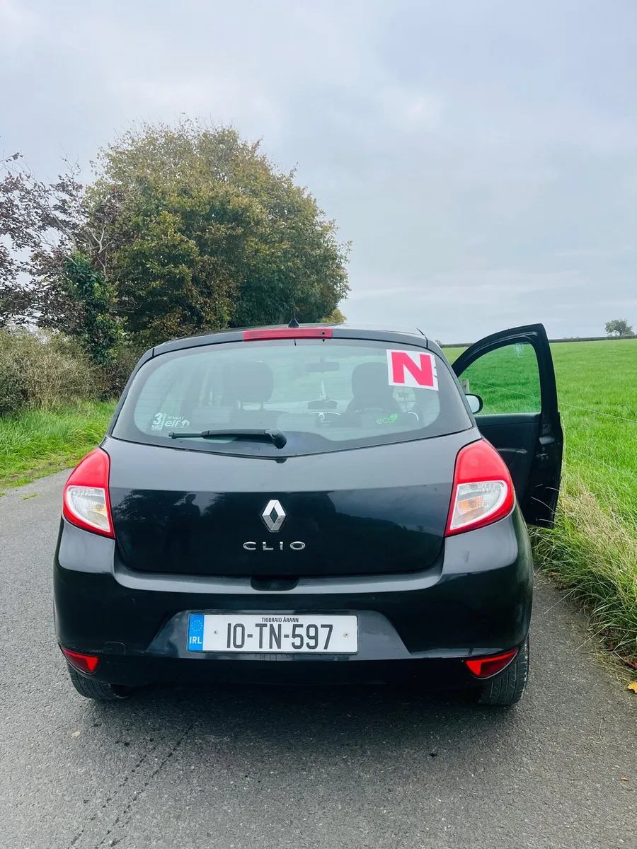 Renault Clio 2010 - Image 1
