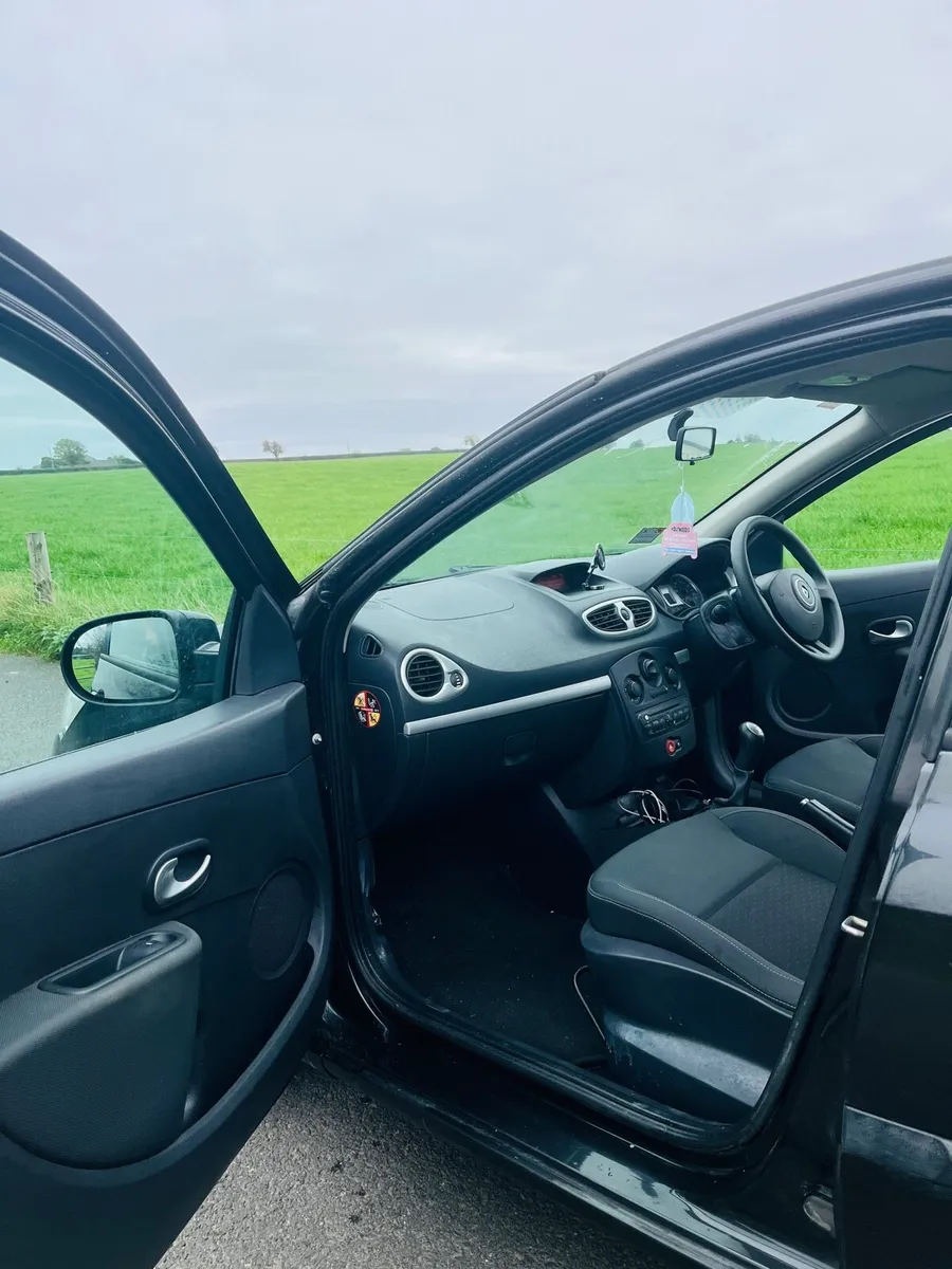 Renault Clio 2010 - Image 2
