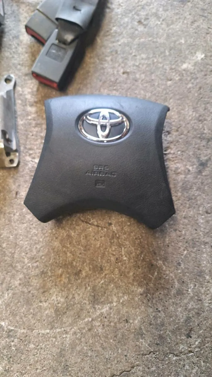 Toyota Hilux airbags - Image 1