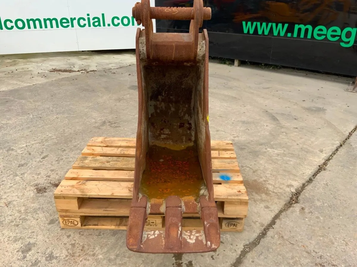 18" JCB DIGGING BUCKET.....65mm PINS......1519. - Image 3