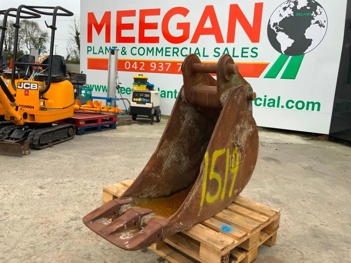 18" JCB DIGGING BUCKET.....65mm PINS......1519. - Image 2