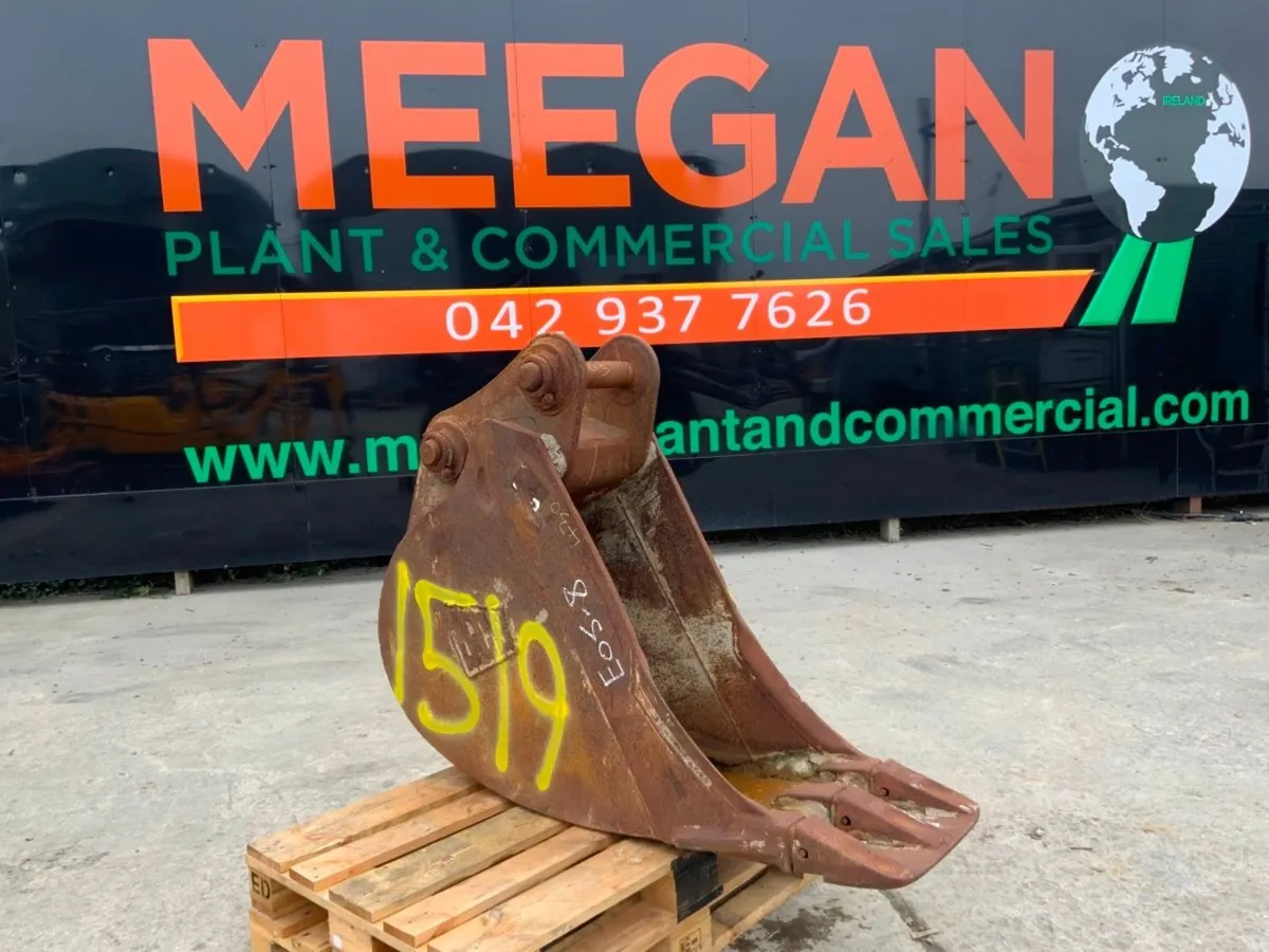 18" JCB DIGGING BUCKET.....65mm PINS......1519. - Image 1