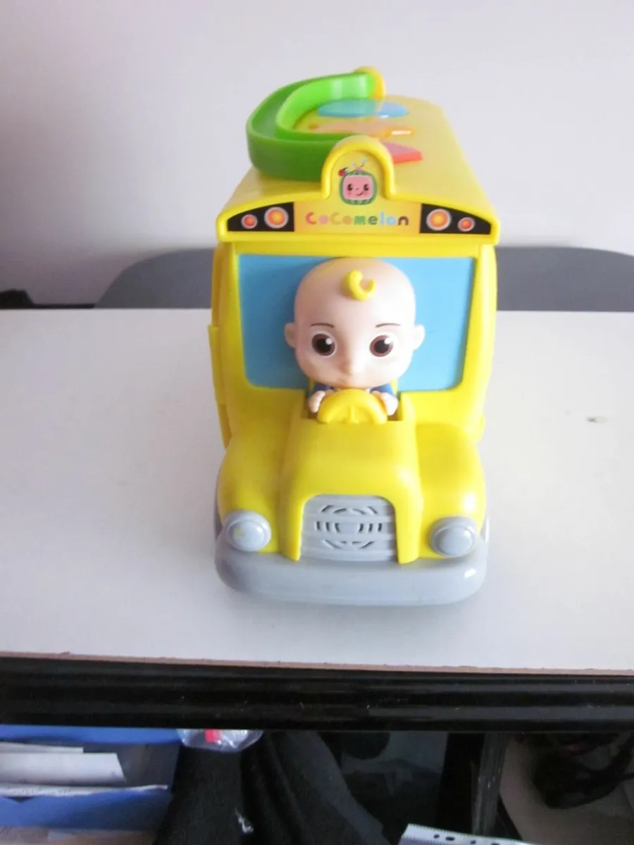 CoComelon  Learning Bus, Lights/Music /Sounds - Image 3