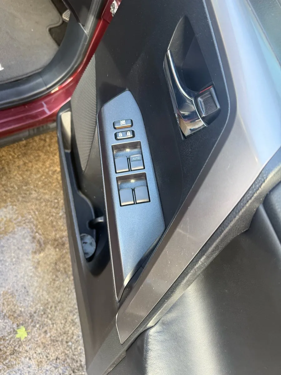 TOYOTA RAV4 - Image 4