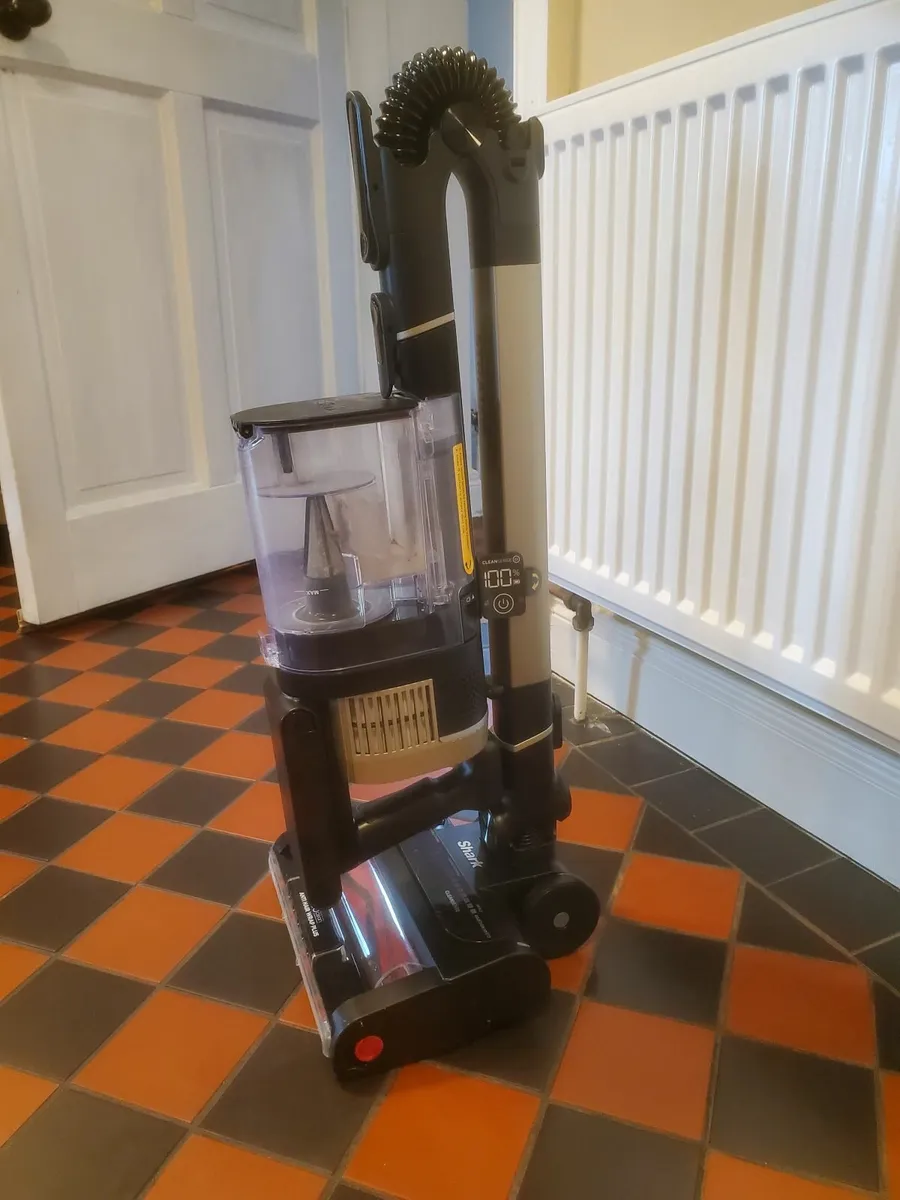 Shark Stratos cordless stick vacuum - Image 4