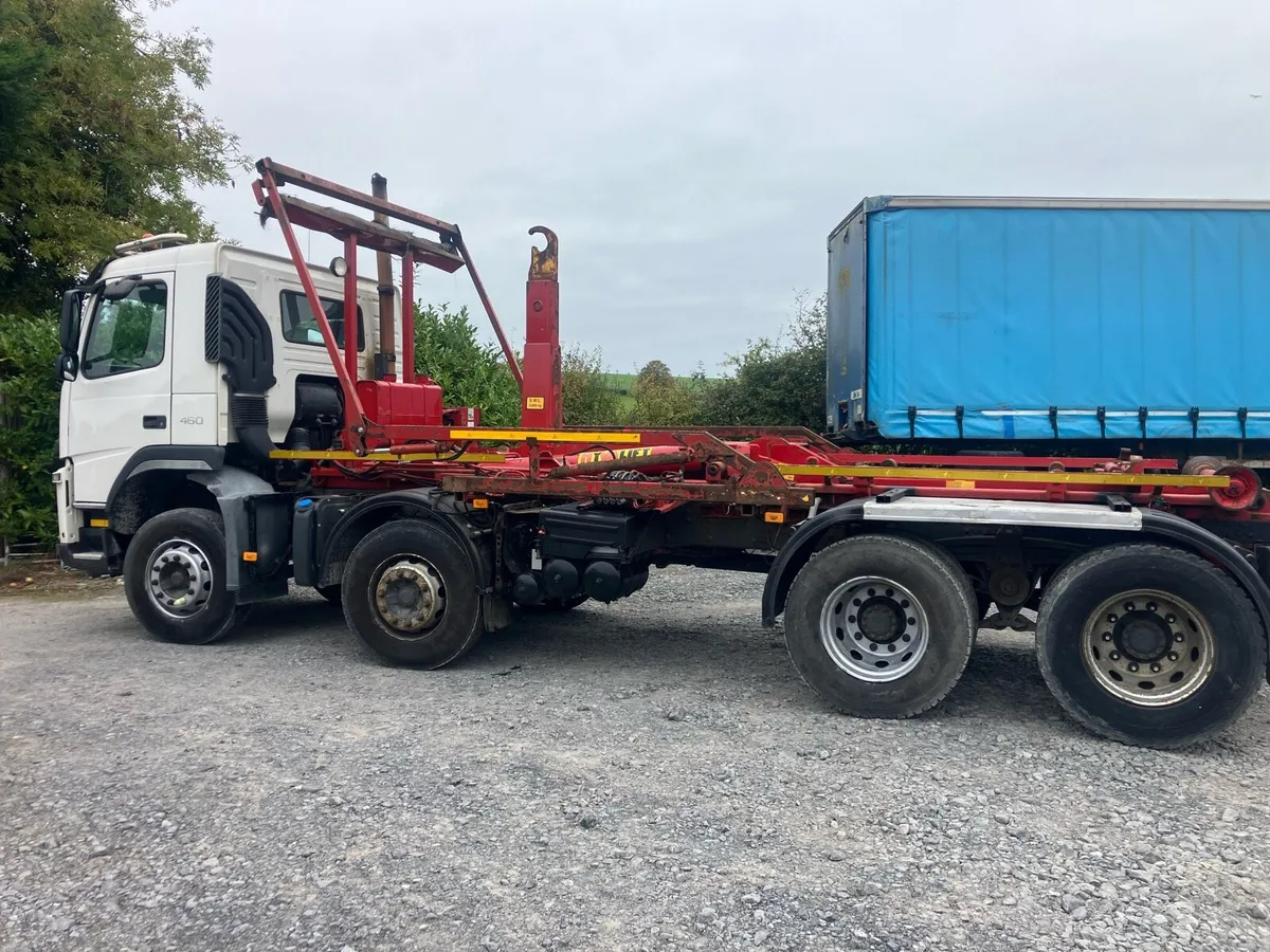 Volvo Hook Loader - Image 3