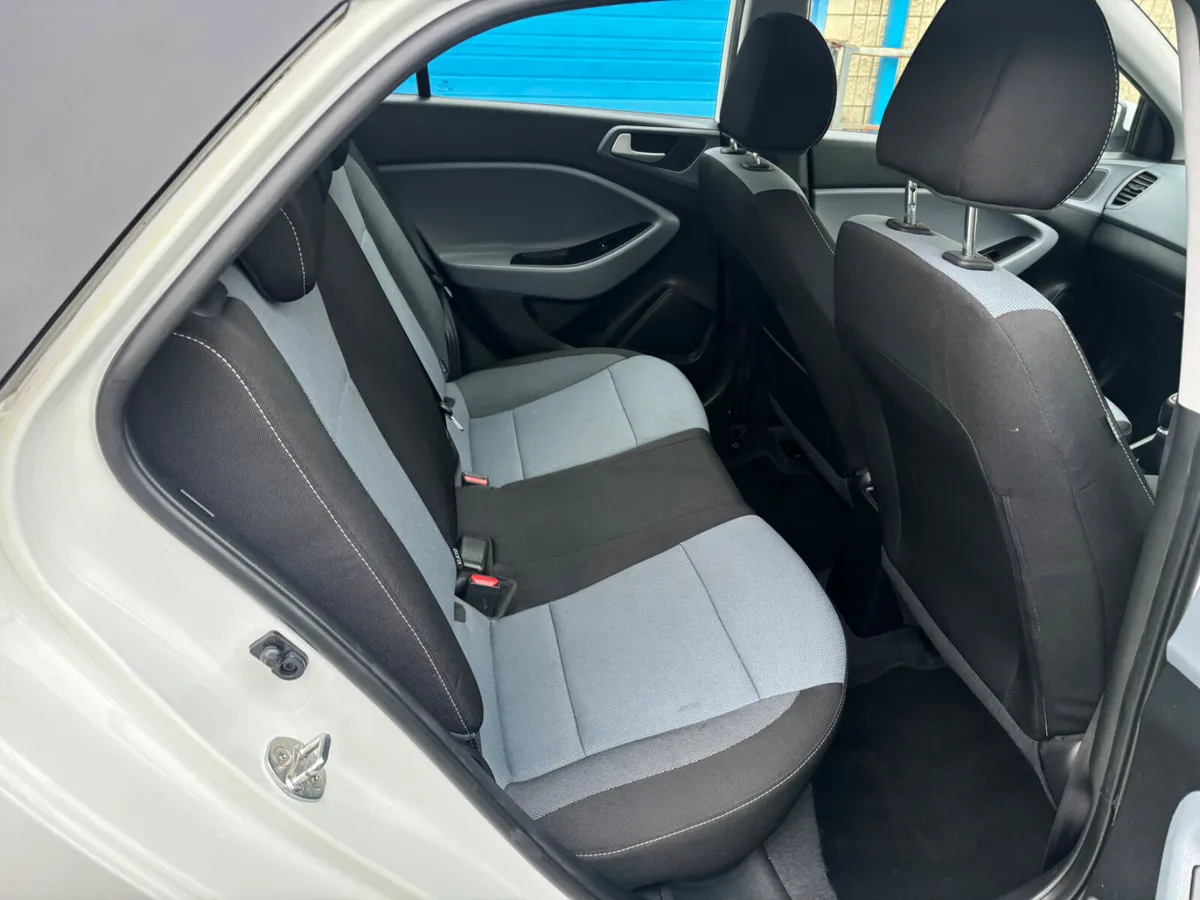 2017 HYUNDAI I20 DELIXE - Image 4