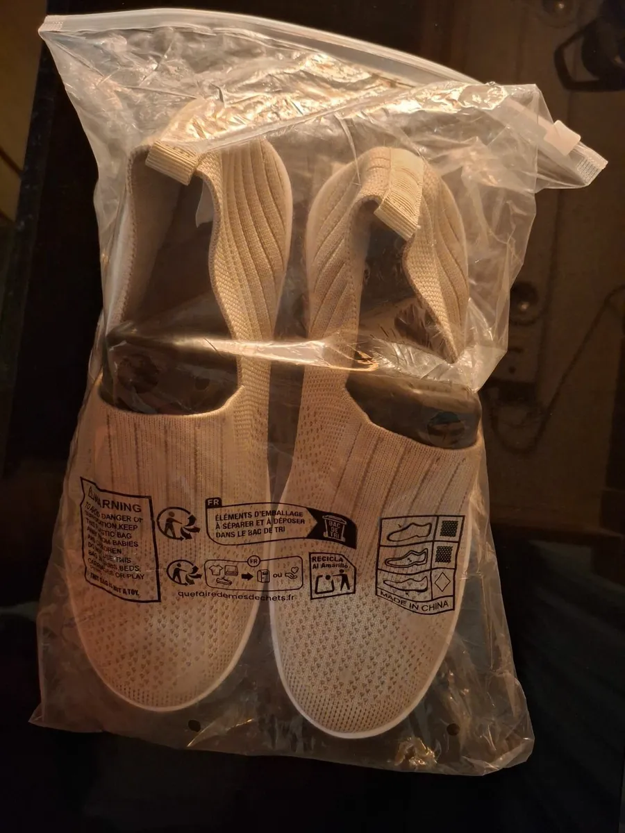 New Lightweight Slip-On Runners / Trainers - Image 4