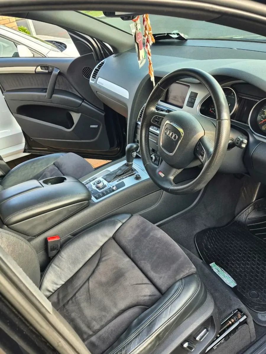 Audi Q7 - Image 4