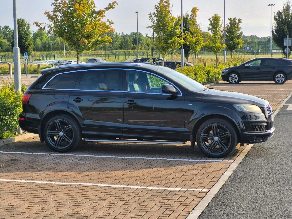 Audi Q7 - Image 2