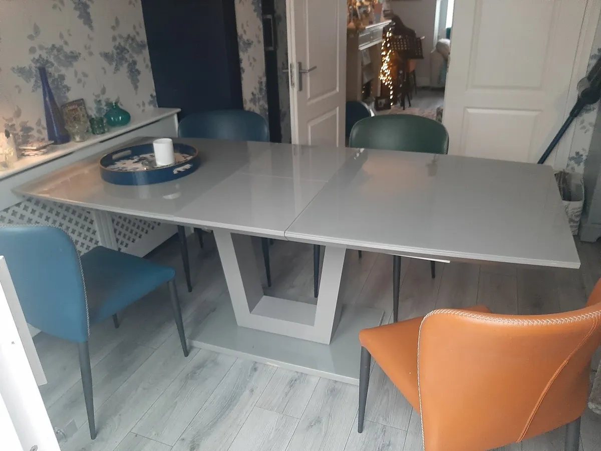 Statement extendable dining table - Image 3