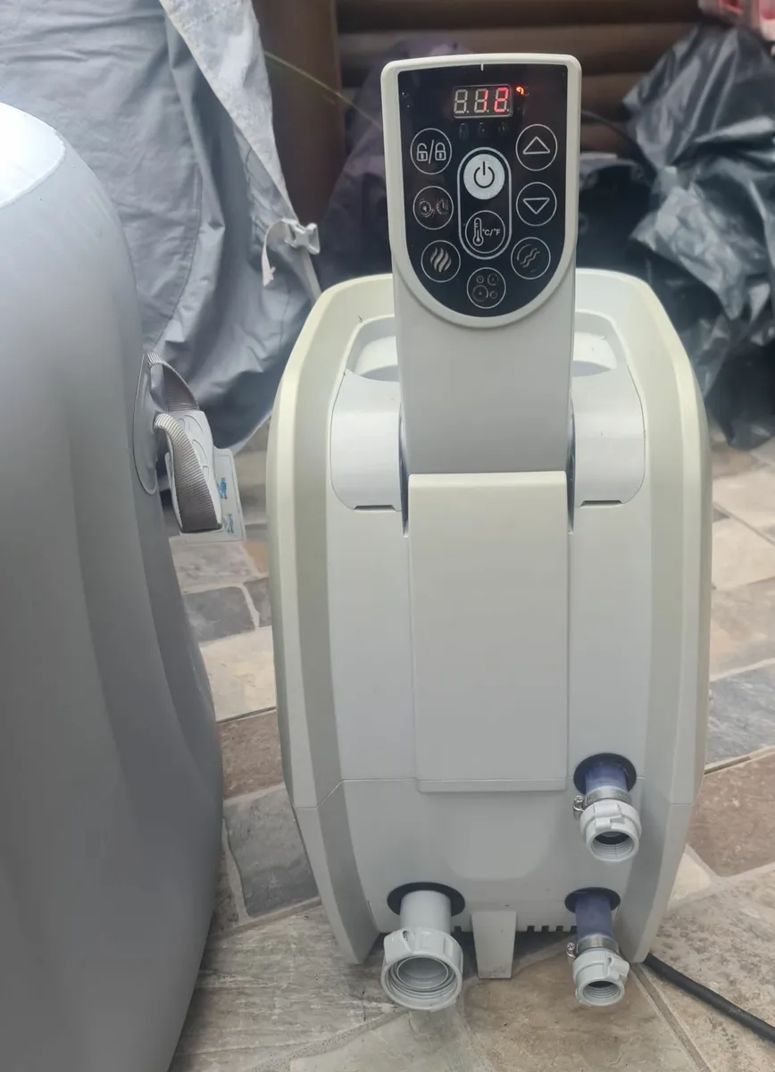 Lay-Z-Spa St. Lucia Portable Hot Tub - Image 4