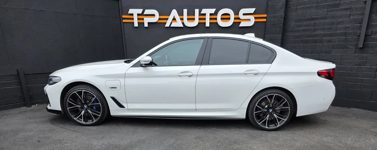 BMW 5-Series 2022 M-Sport - Image 3