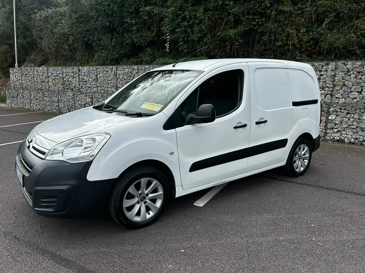 191 Citroen Berlingo 3 seater, Test 5-26 - Image 2