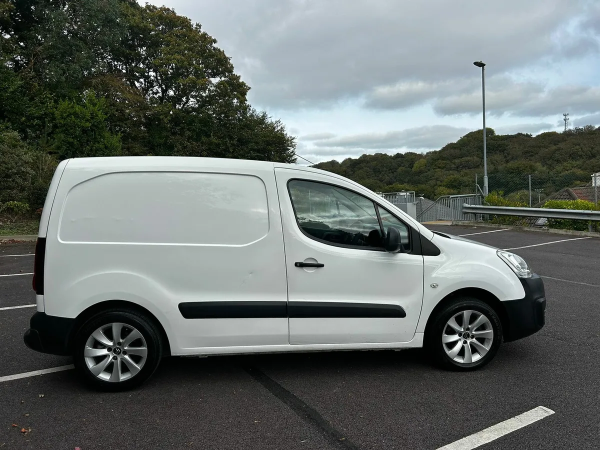 191 Citroen Berlingo 3 seater, Test 5-26 - Image 3