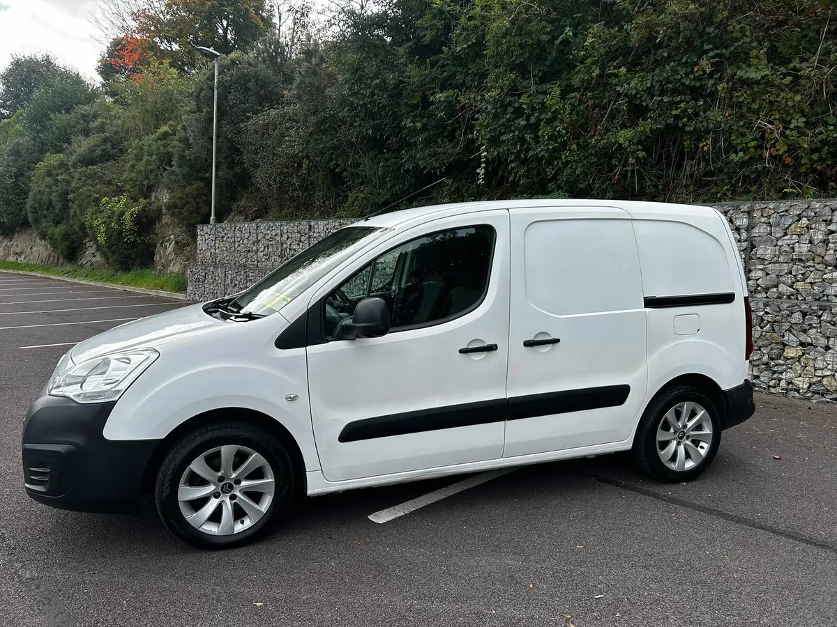 191 Citroen Berlingo 3 seater, Test 5-26 - Image 4