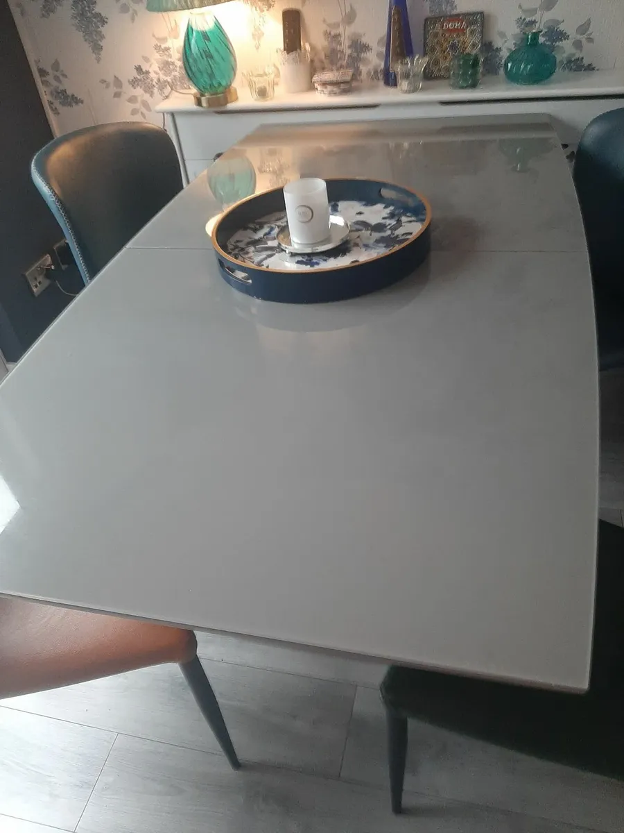 Statement extendable dining table - Image 2
