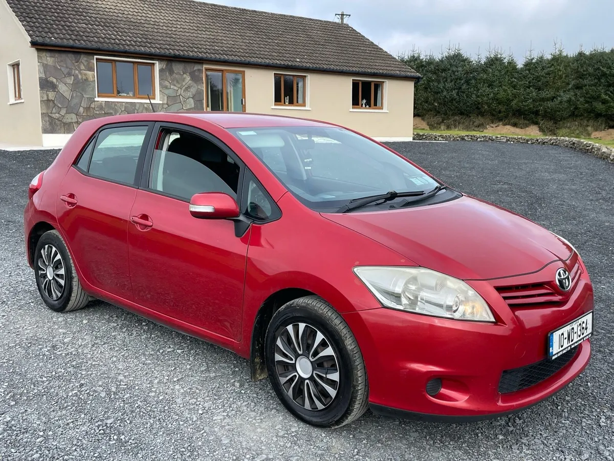 2010 Toyota auris - Image 1