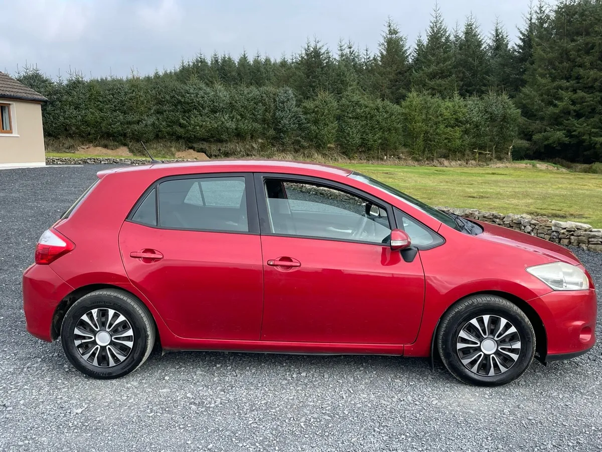 2010 Toyota auris - Image 2
