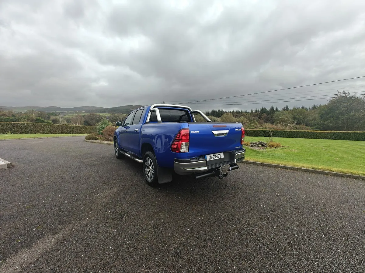 Toyota hilux invincible - Image 2