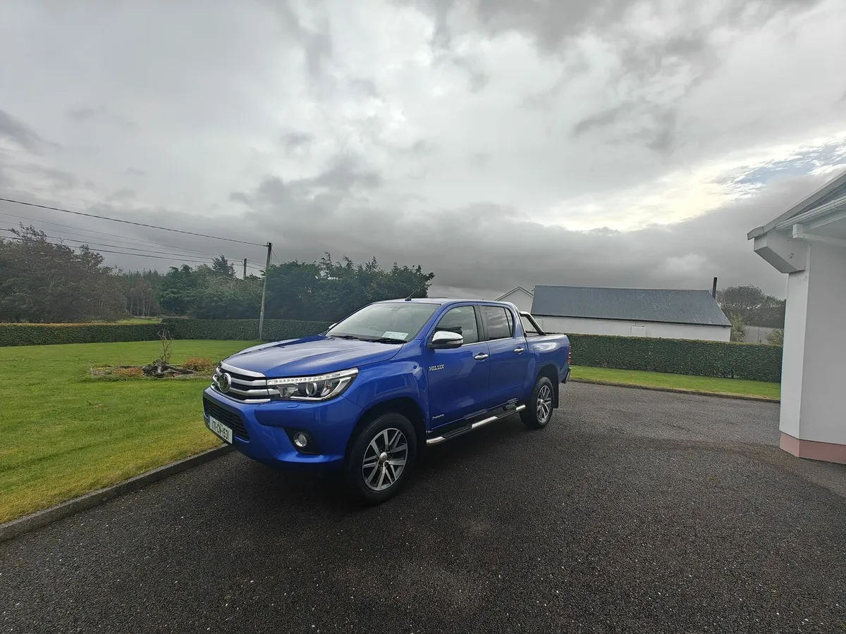 Toyota hilux invincible - Image 4