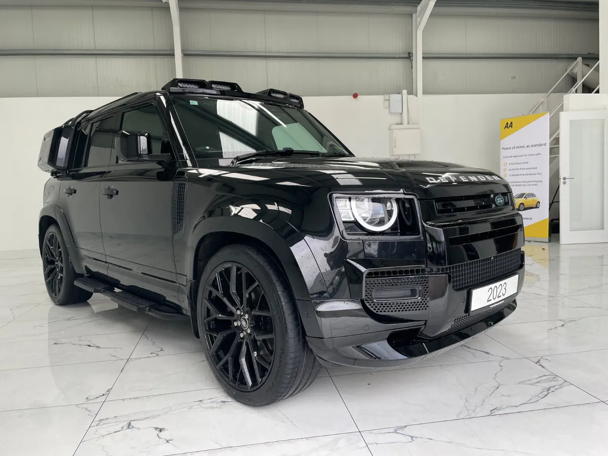 Land Rover Defender 2023 - Image 1