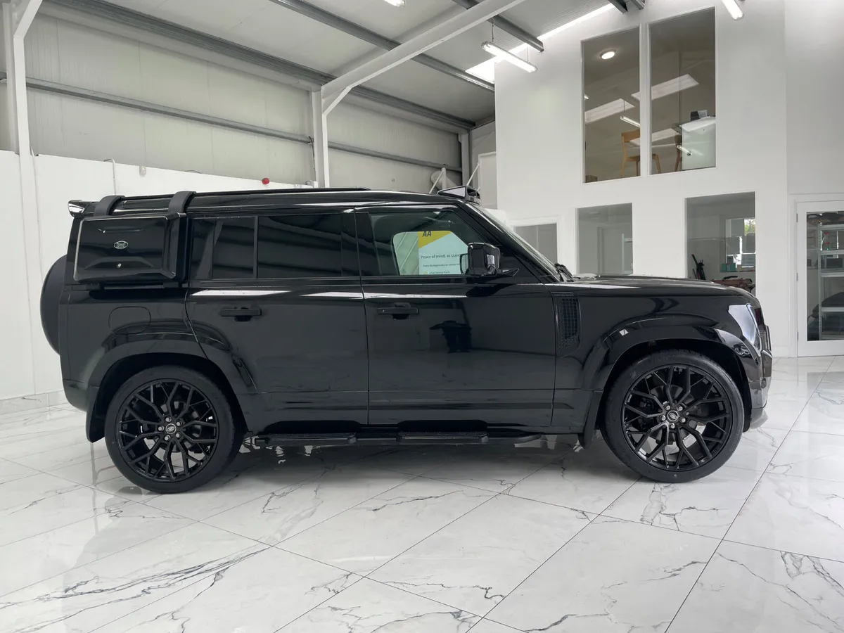 Land Rover Defender 2023 - Image 3