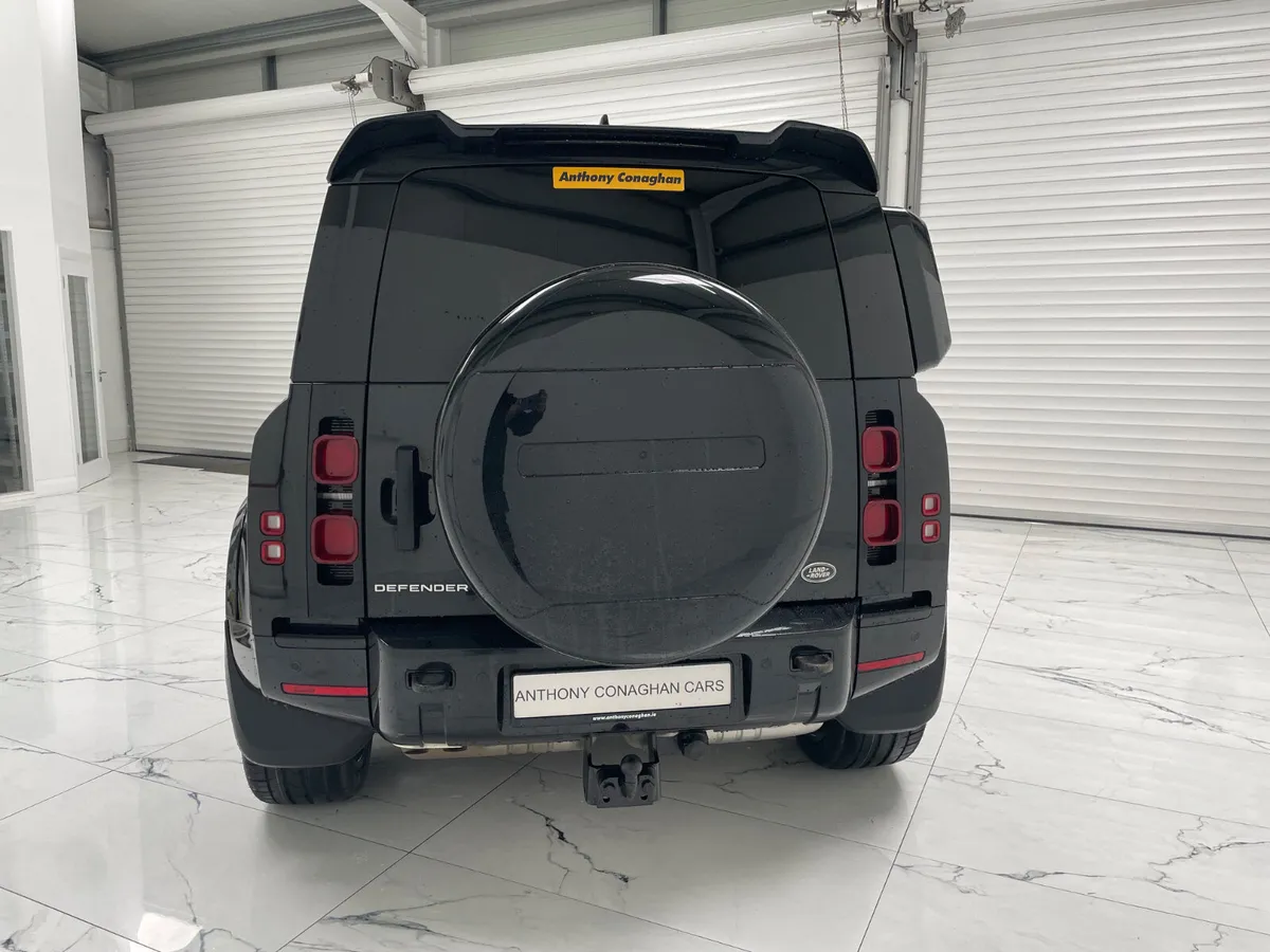 Land Rover Defender 2023 3.0 tdi 2 seat Commercia - Image 4