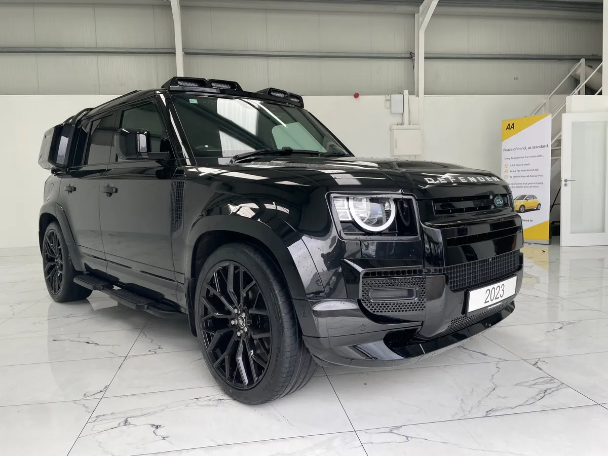 Land Rover Defender 2023 - Image 2