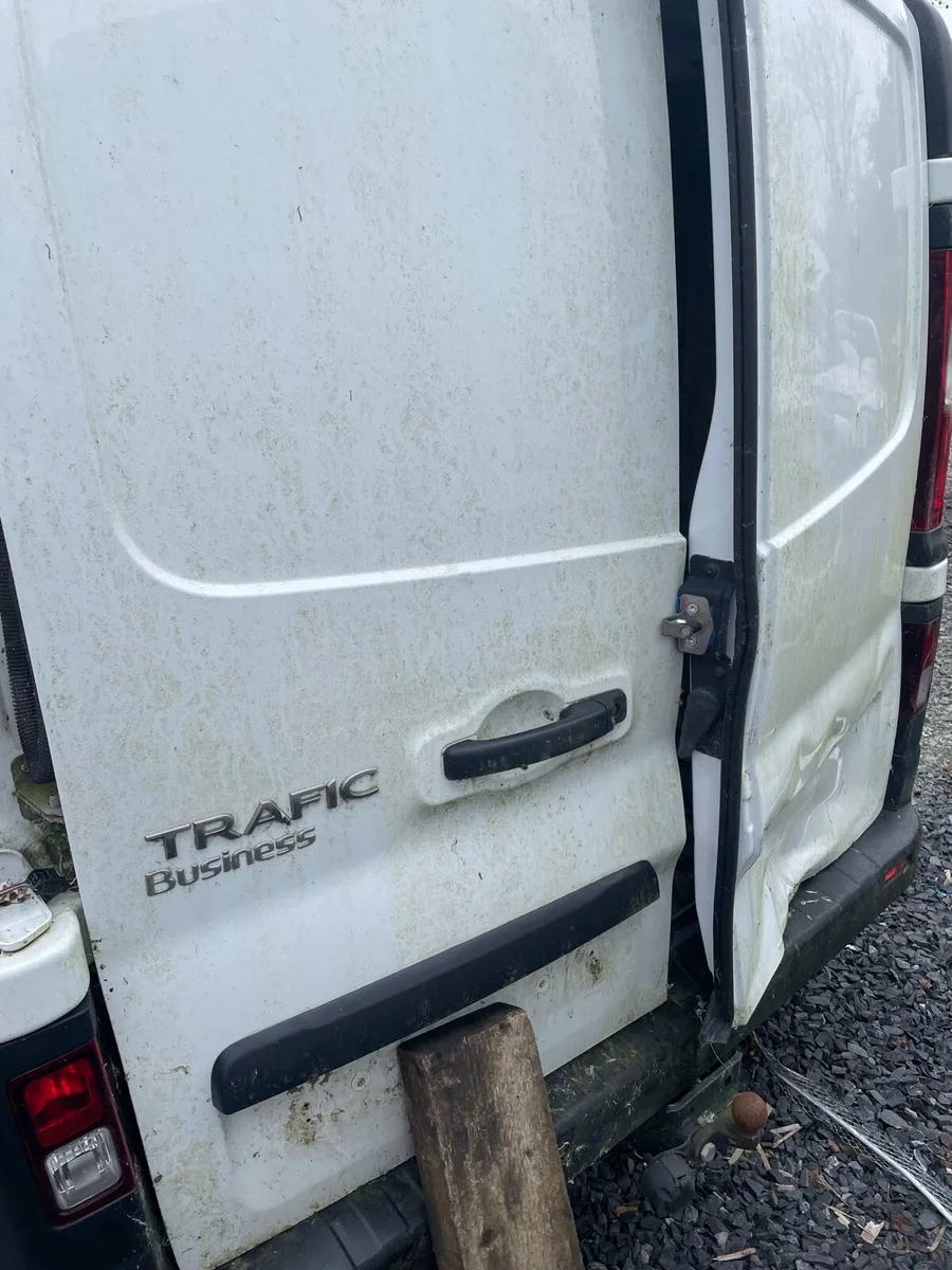 Renault traffic 2017 breaking Spares - Image 2