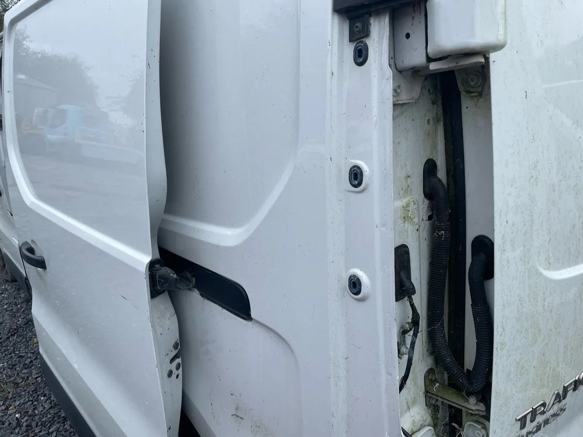 Renault traffic 2017 breaking Spares - Image 3