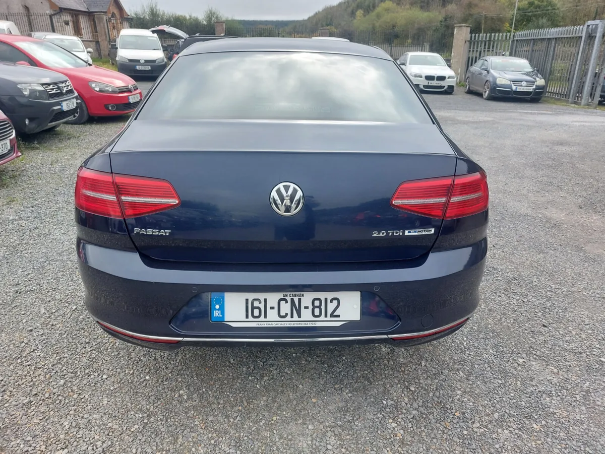 Volkswagen Passat 2016 - Image 2