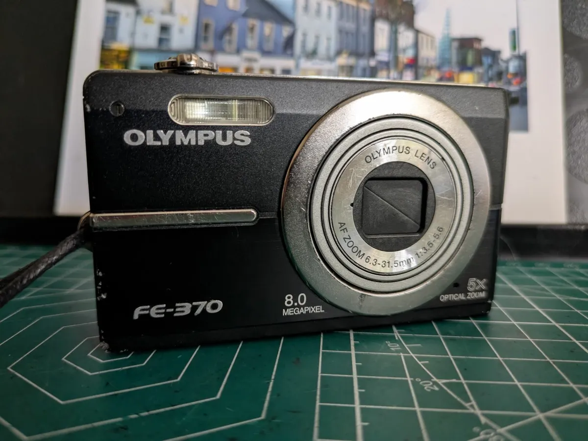 Olympus FE-370 8MP CCD 🎨 digital compact 📸 - Image 4