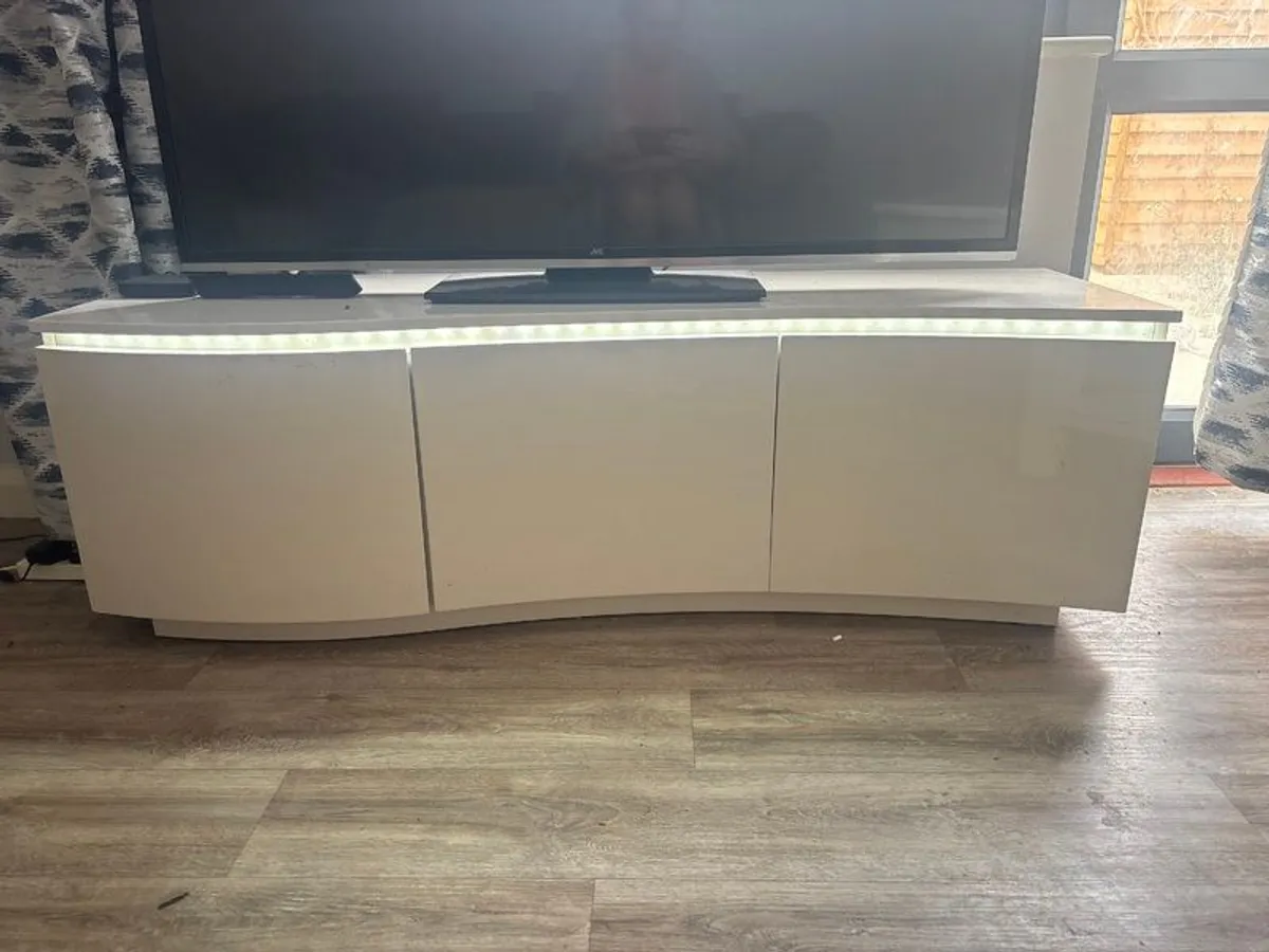 Tv unit - Image 1