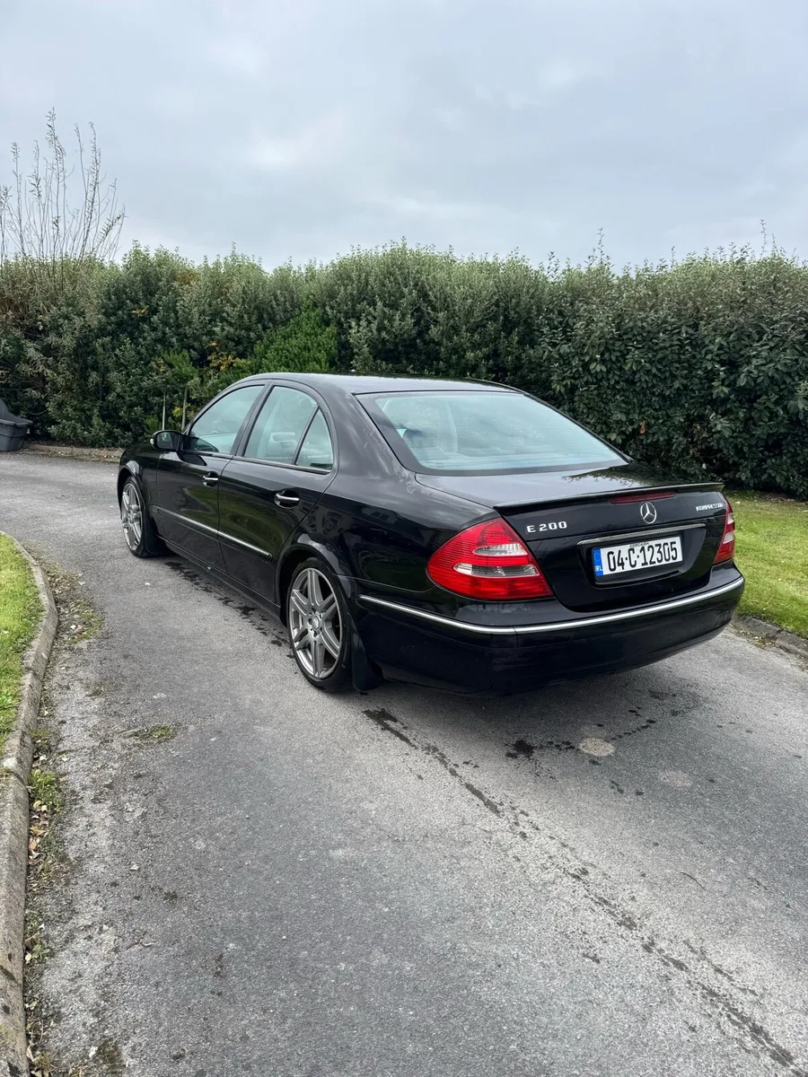 Mercedes E200 - Image 4