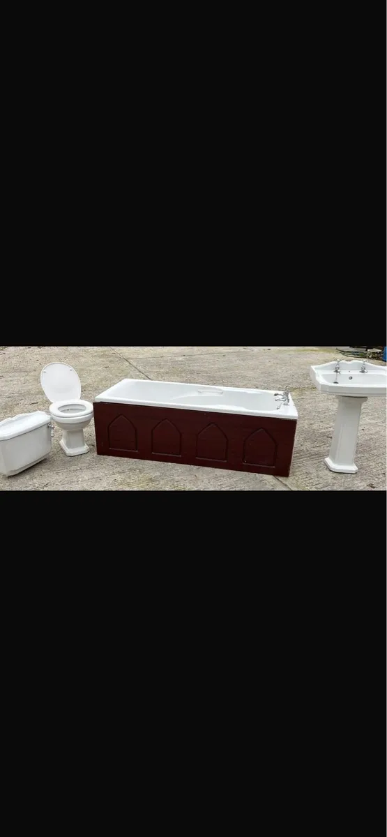 Bathroom suite - Image 1