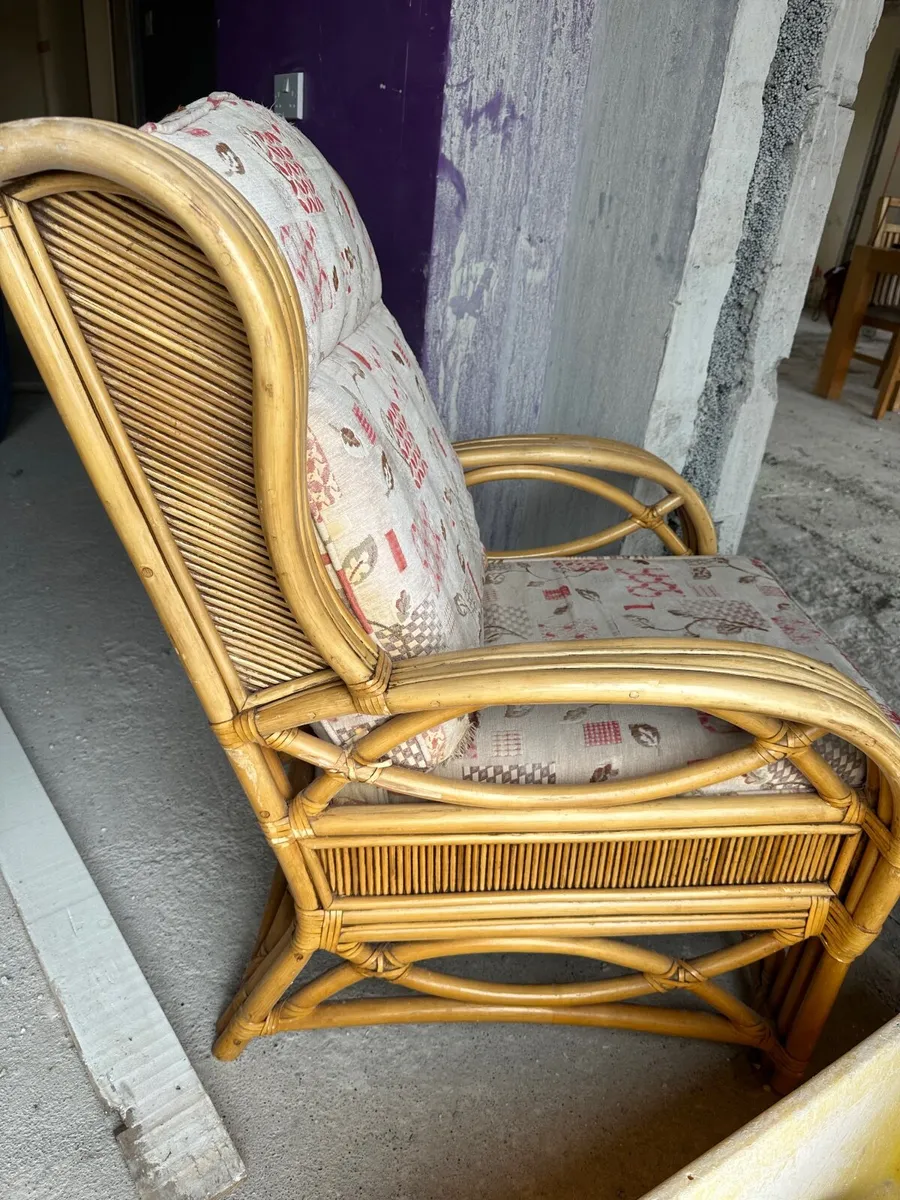 A PAIR OF CHAIRS €40.00 - Image 2