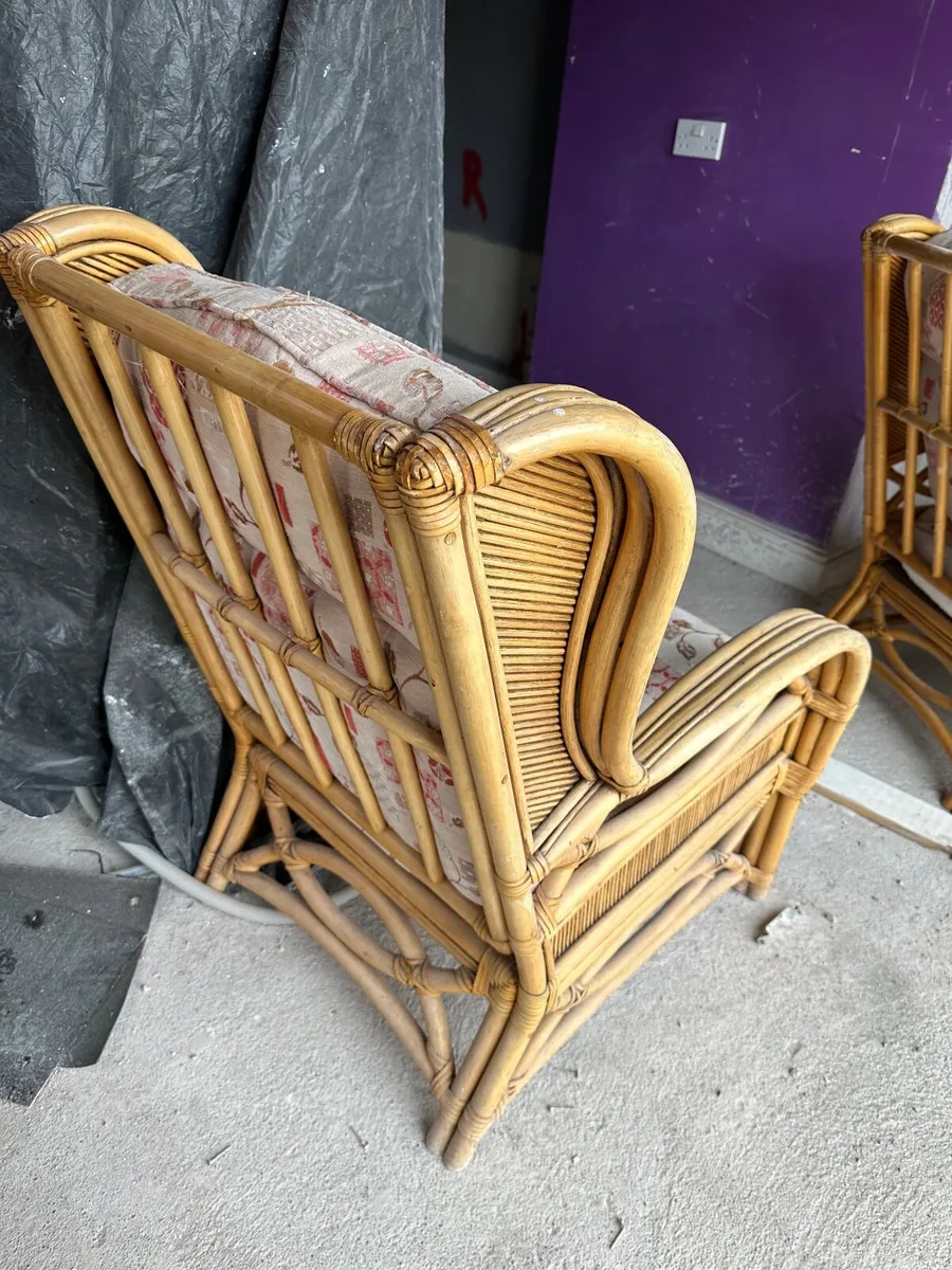 A PAIR OF CHAIRS €40.00 - Image 3